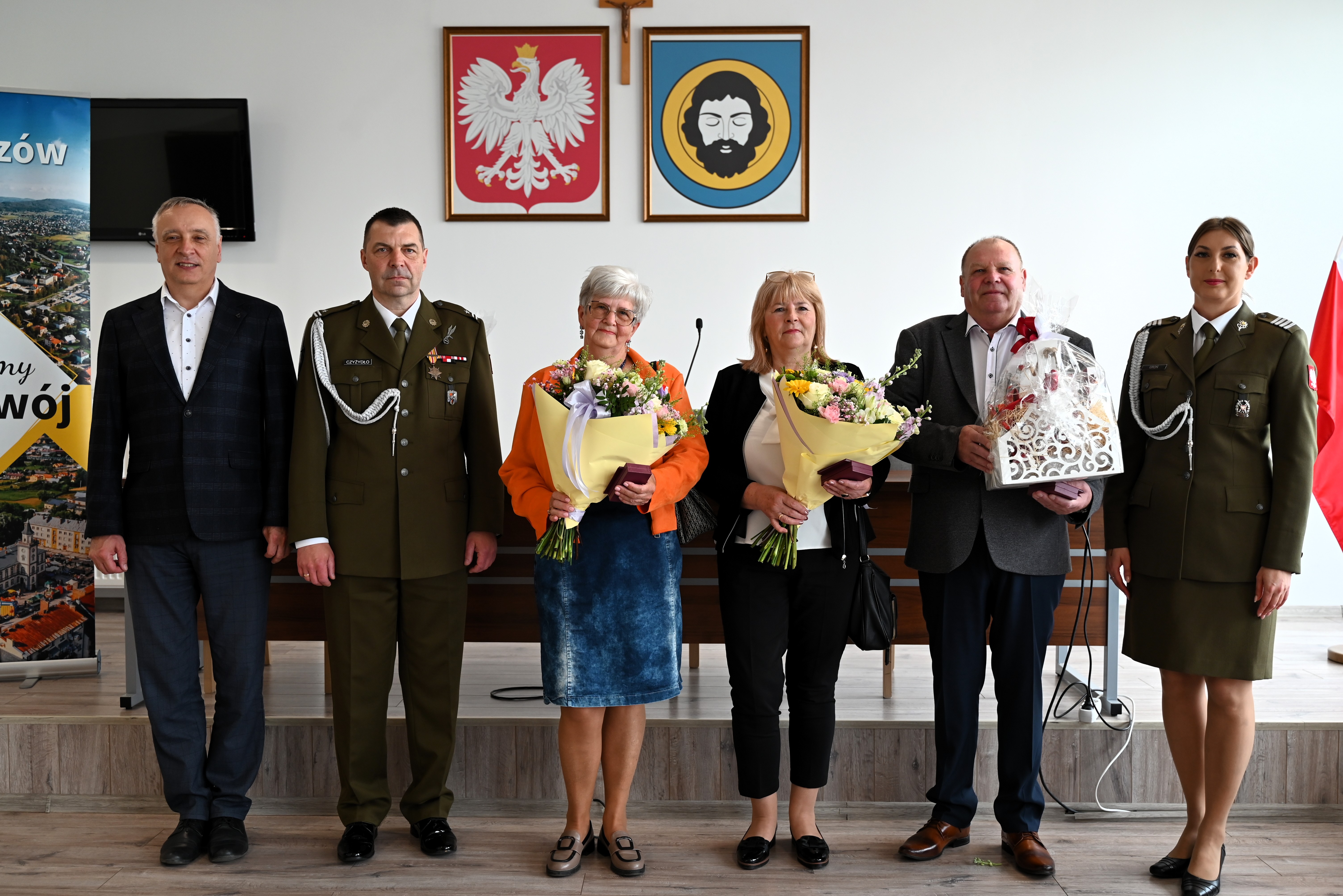 Uroczystość wręczenia medali „Za zasługi dla obronności kraju” w Urzędzie Miejskim w Brzozowie