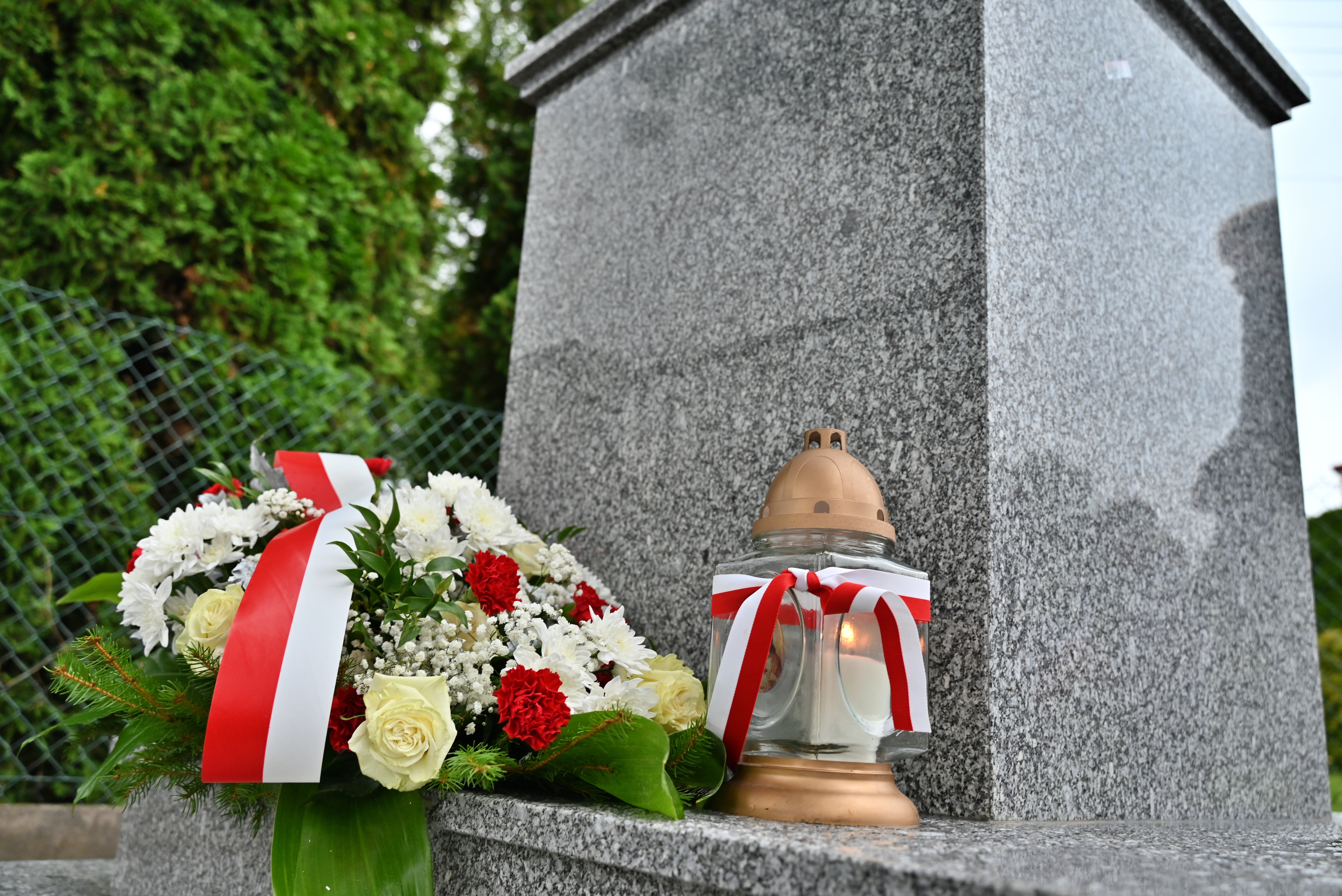 Uroczyste odsłonięcie odnowionego Pomnika Wdzięczności w Starej Wsi