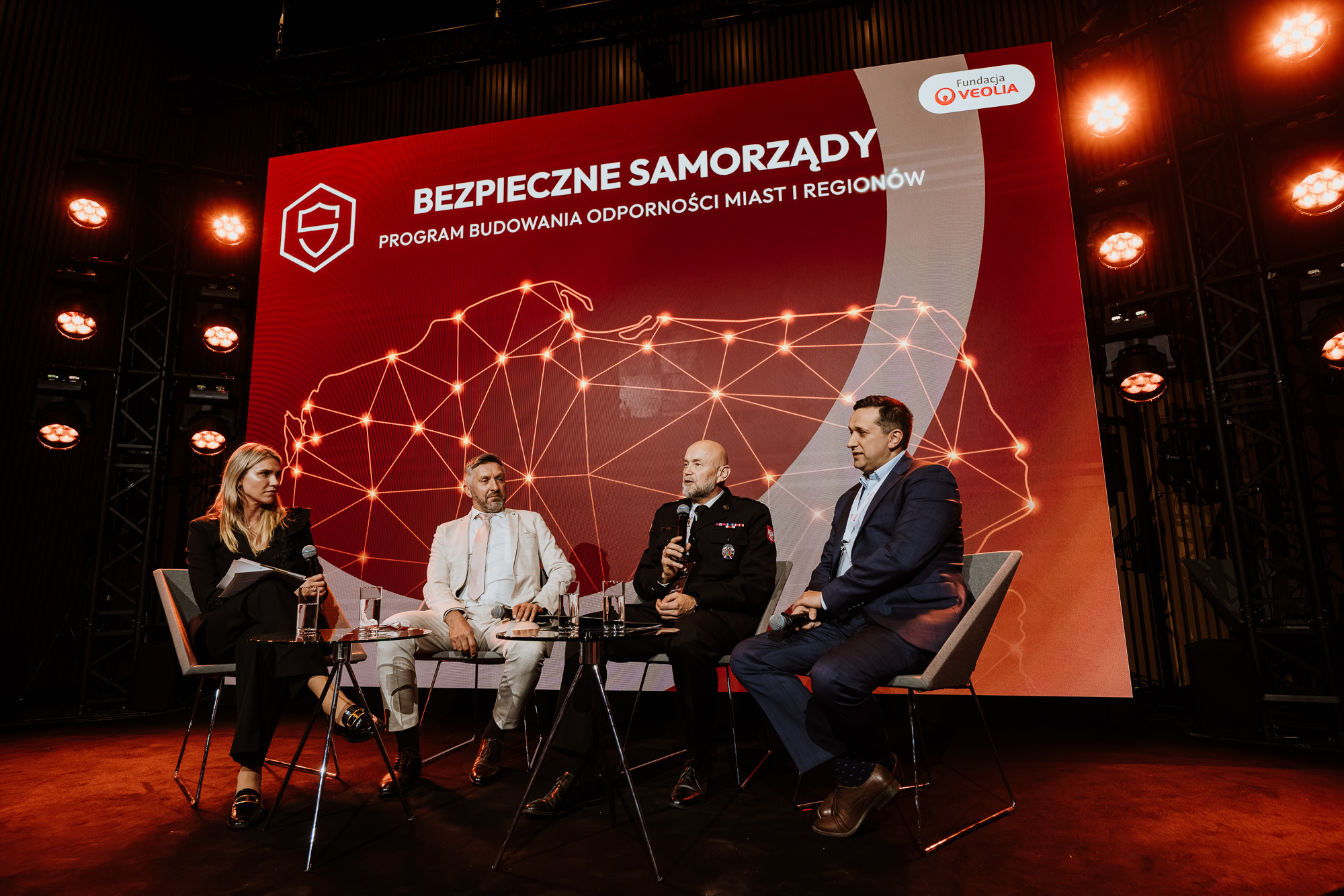 Burmistrz Brzozowa na ogólnopolskiej konferencji „Bezpieczne Samorządy” w Warszawie – dyskusja o odporności miast i bezpieczeństwie mieszkańców