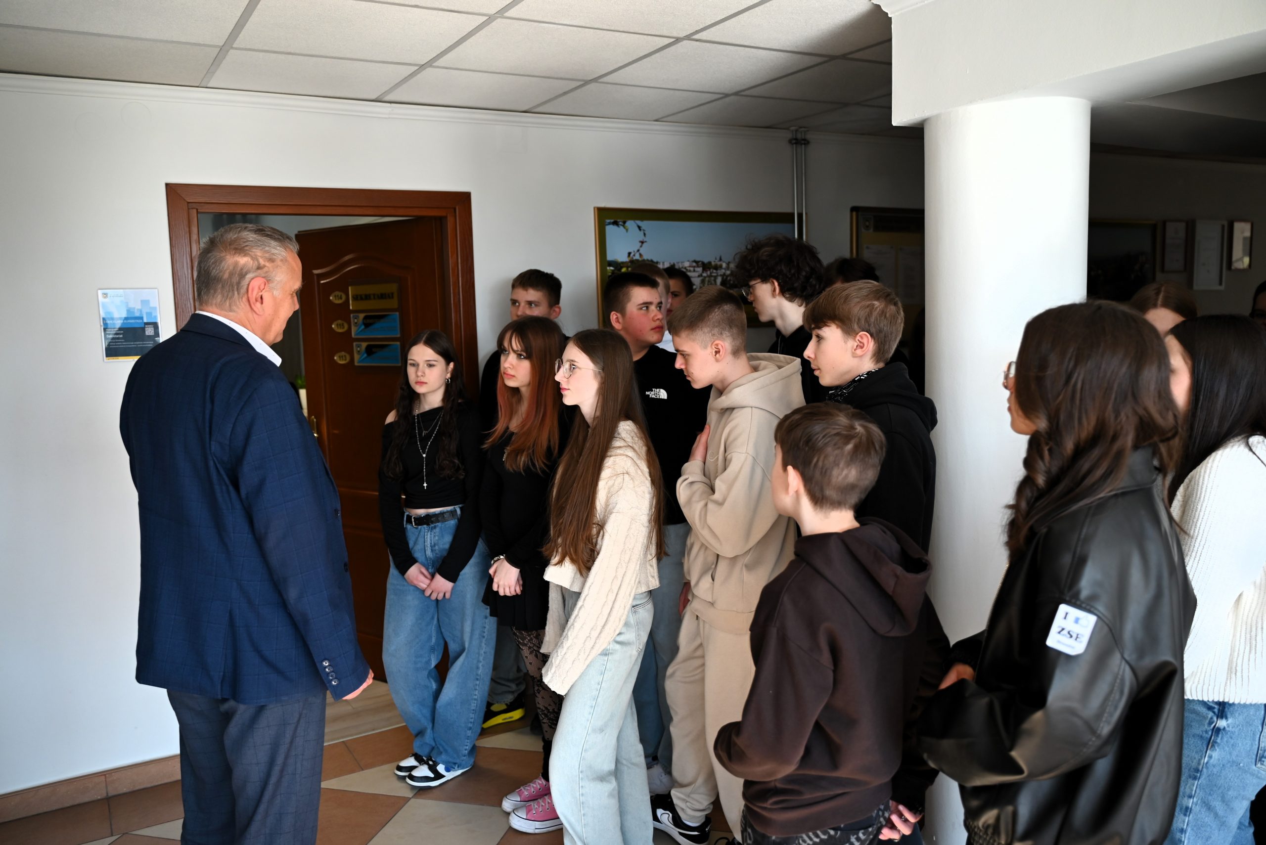 Uczniowie ze Szkoły Podstawowej Nr 2 w Przysietnicy z wizytą w Urzędzie Miejskim