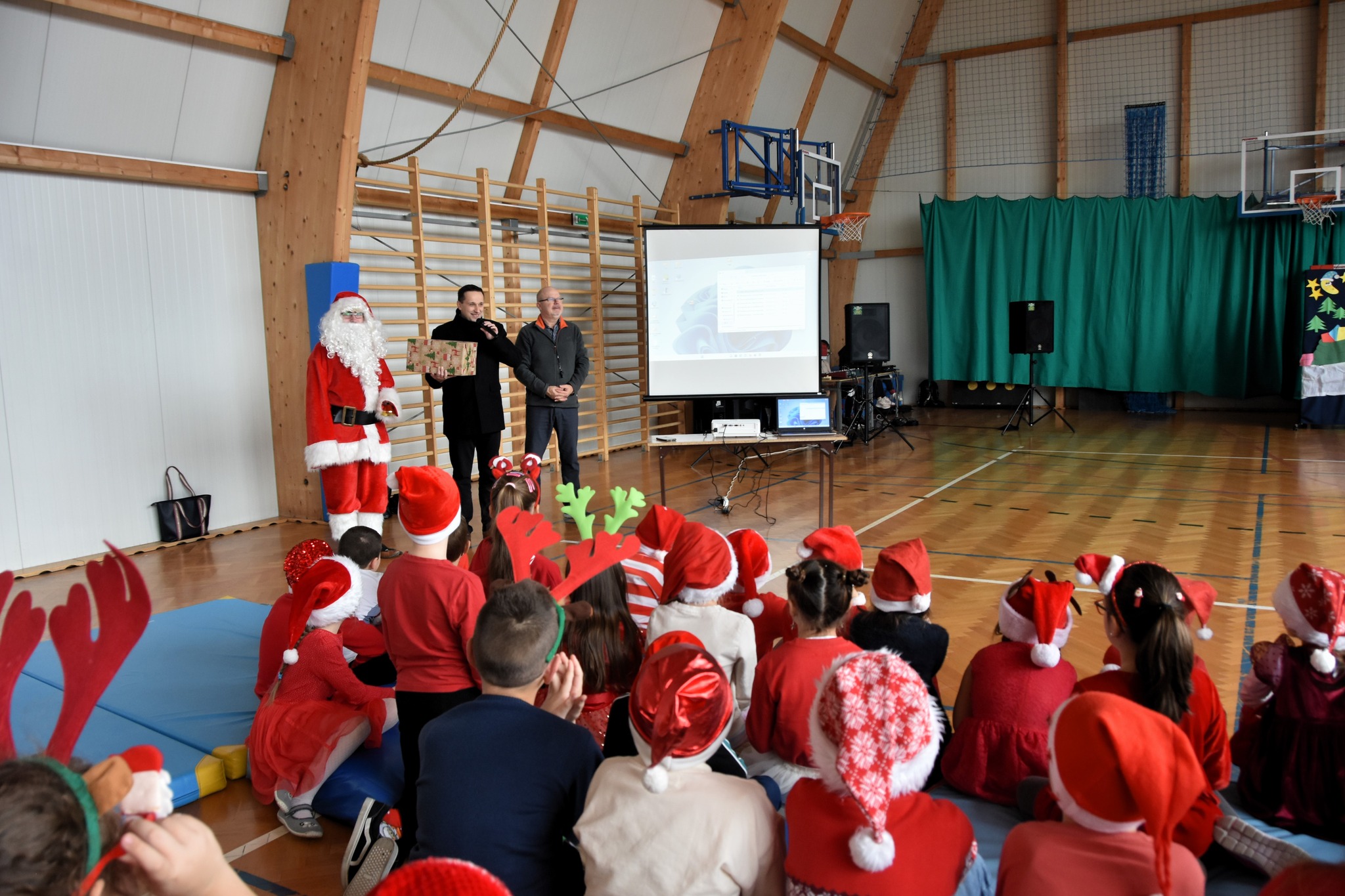 Święty Mikołaj w placówkach oświatowych