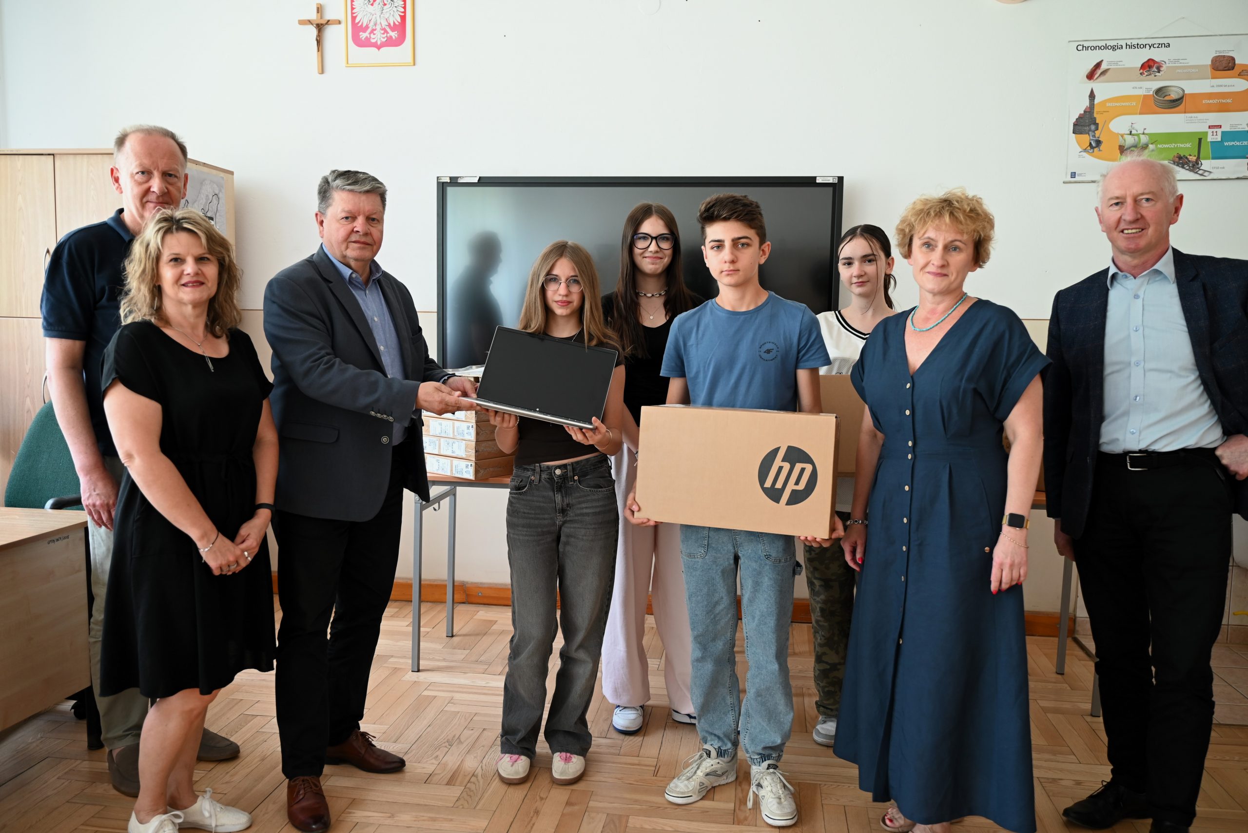 Nowe komputery w szkołach podstawowych