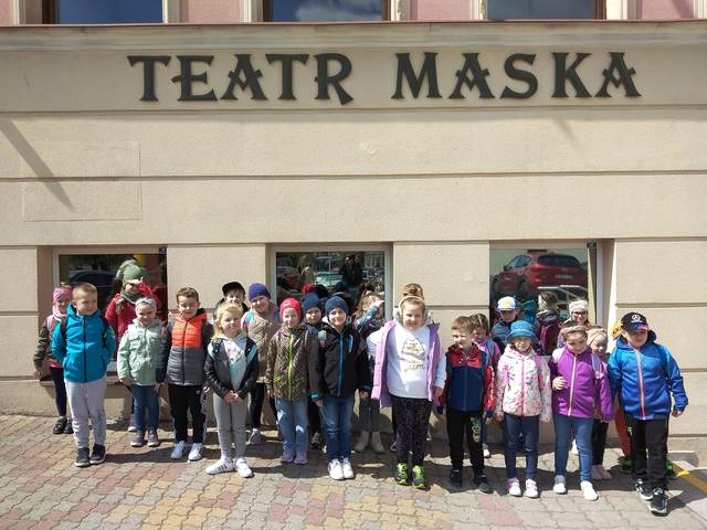 Przedszkolaki z Przedszkola Samorządowego nr 1 w Brzozowie w teatrze