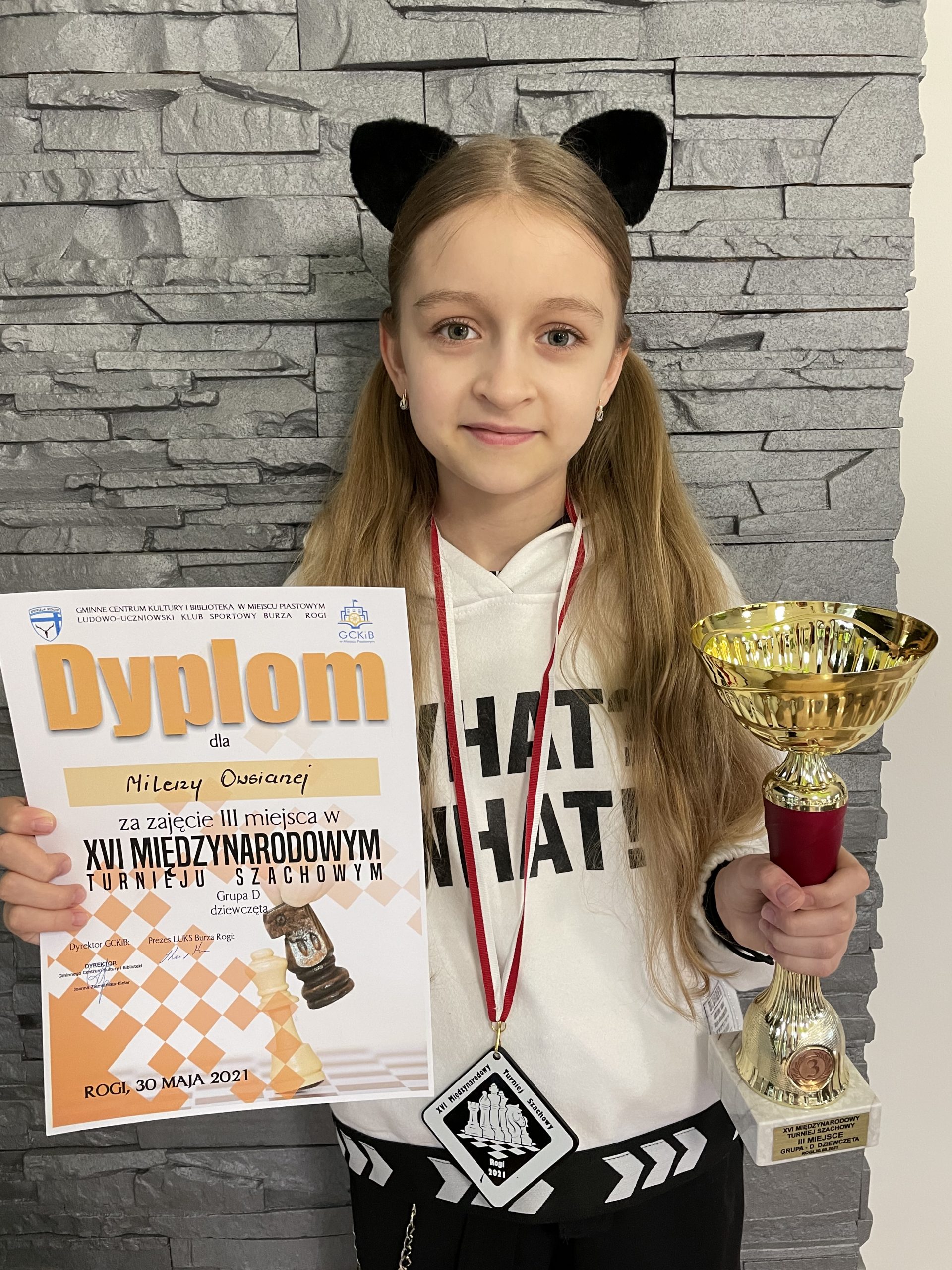 Milena Owsiana na podium międzynarodowego turnieju szachowego