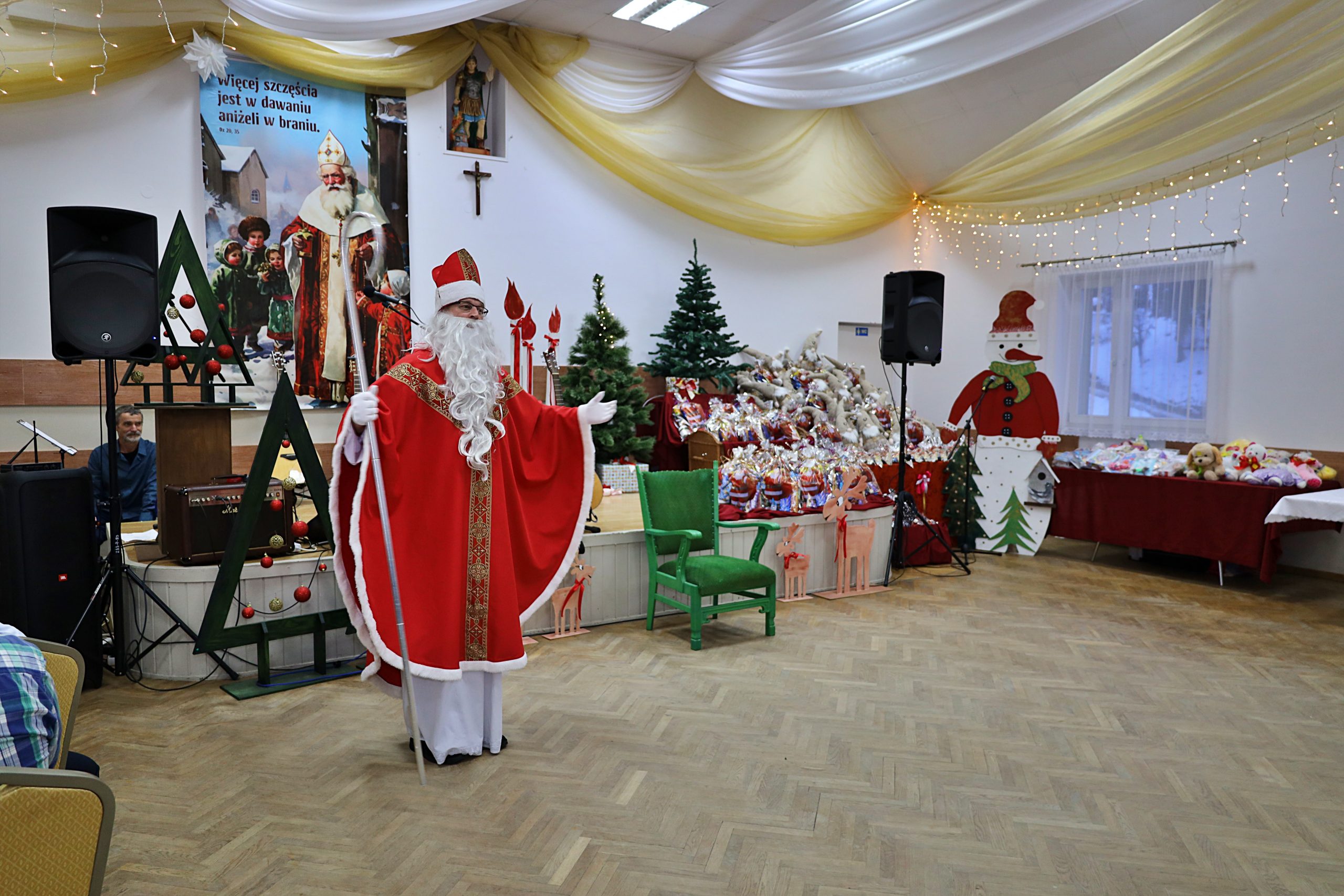 Św. Mikołaj z wizytą u dzieci z niepełnosprawnościami