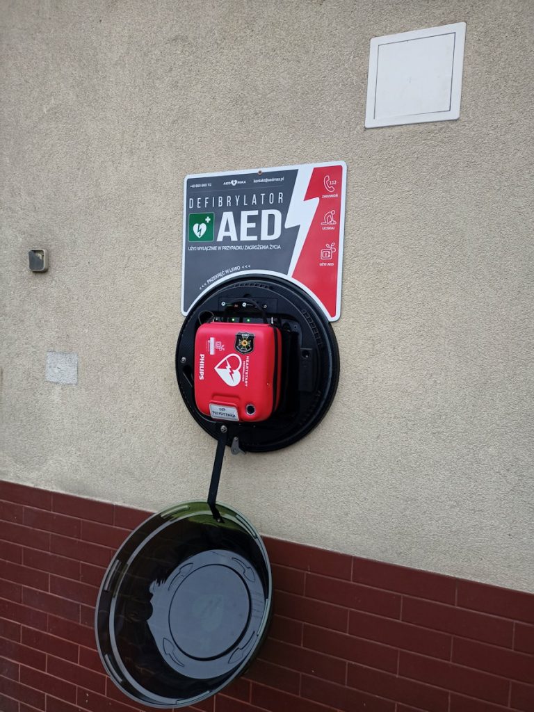 Ochotnicza Straż Pożarna w Przysietnicy zainstalowała defibrylator AED