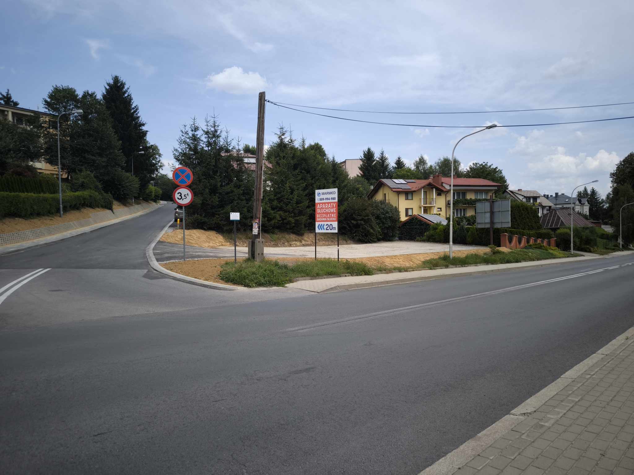 Kolejne miejsca parkingowe w Brzozowie