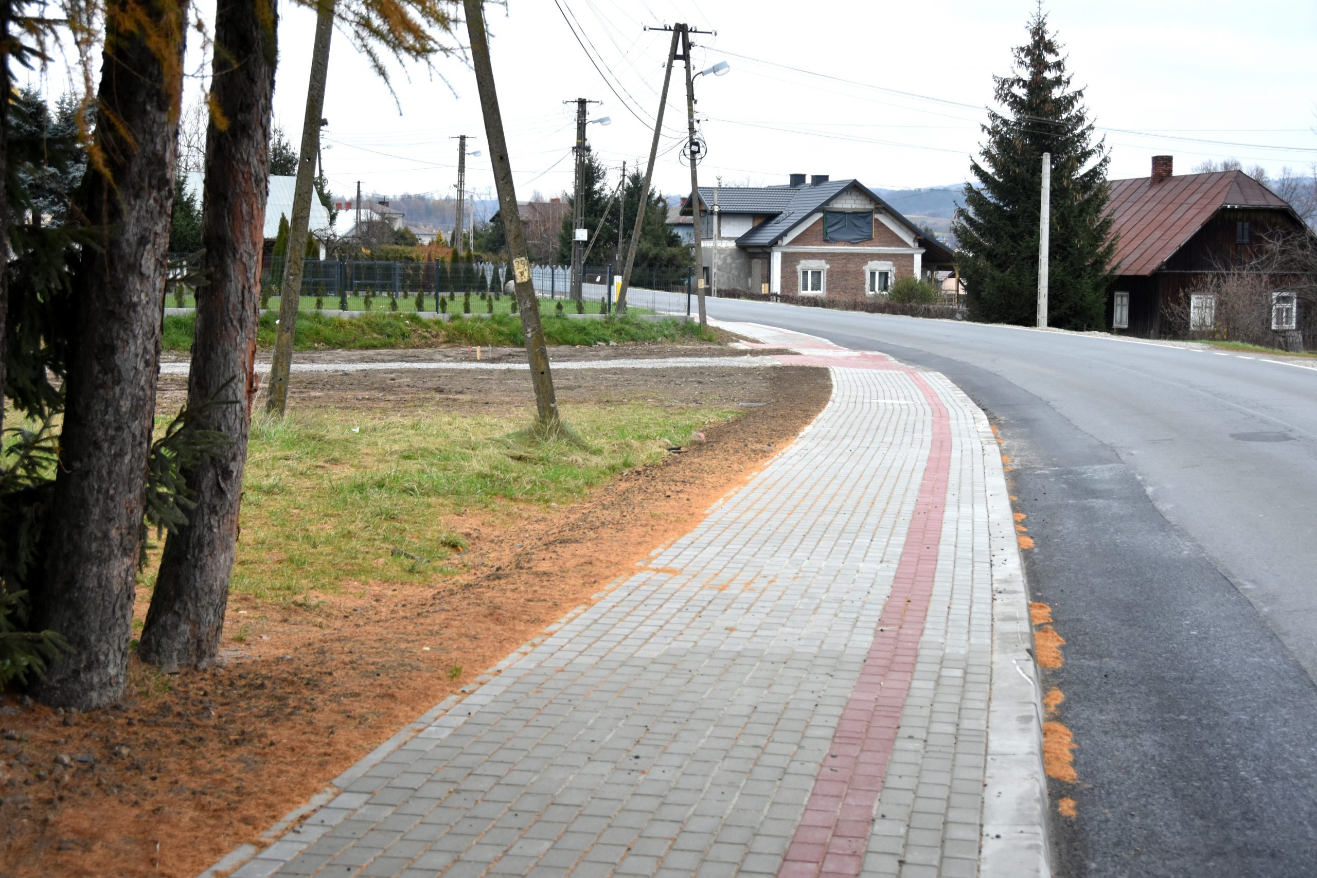 Oddano do użytku odcinki chodnika w Humniskach i Turzym Polu