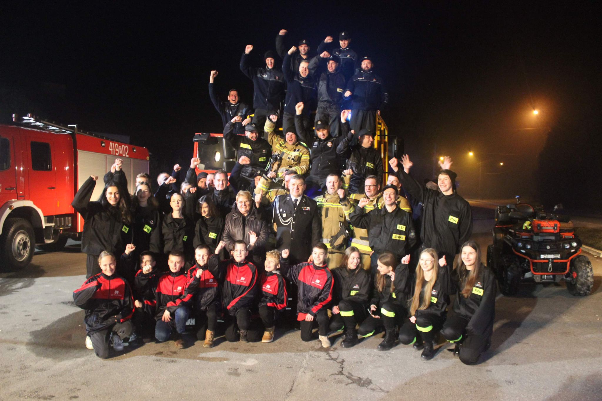 Przywitanie nowego samochodu przez OSP Przysietnica