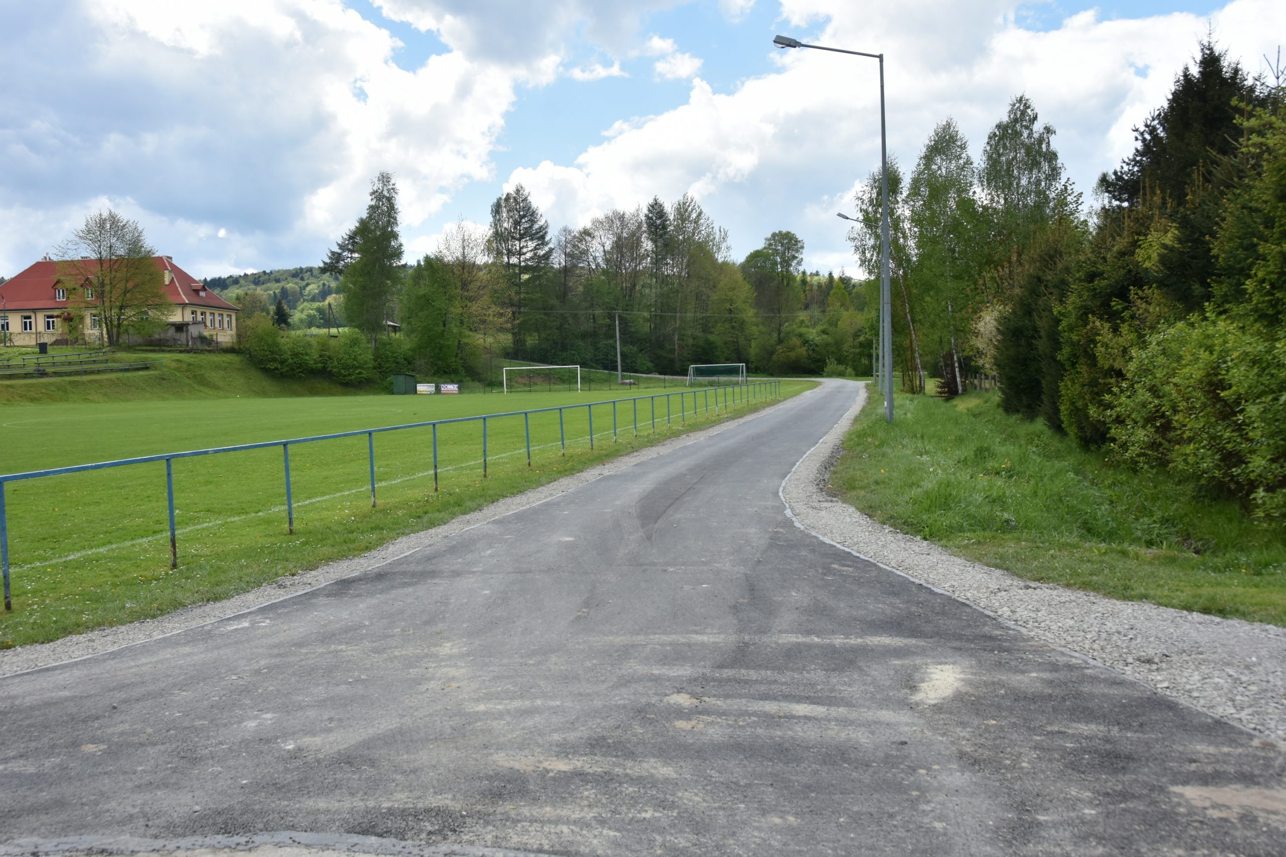 Droga w Zmiennicy z nową nawierzchnią